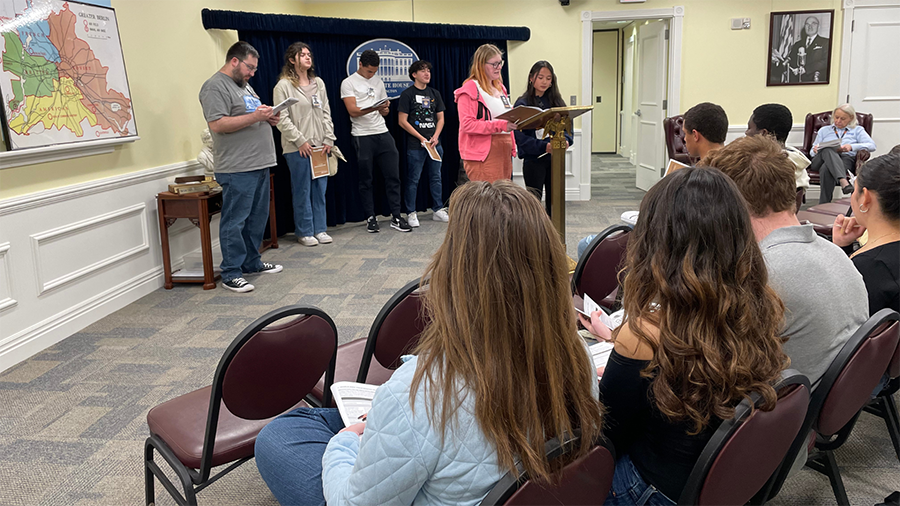 Students participate in an experiential learning exercise at the White House Decision Center. 