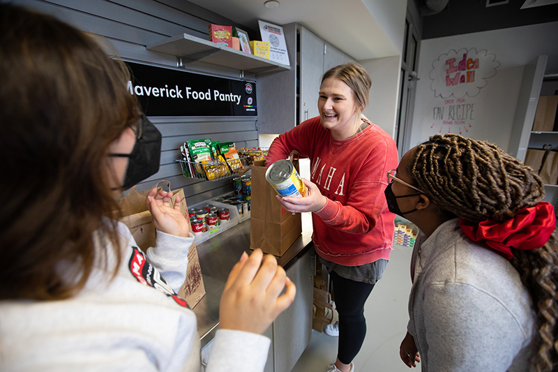 Maverick Food Pantry pickup now available on Omaha campus, Newsroom