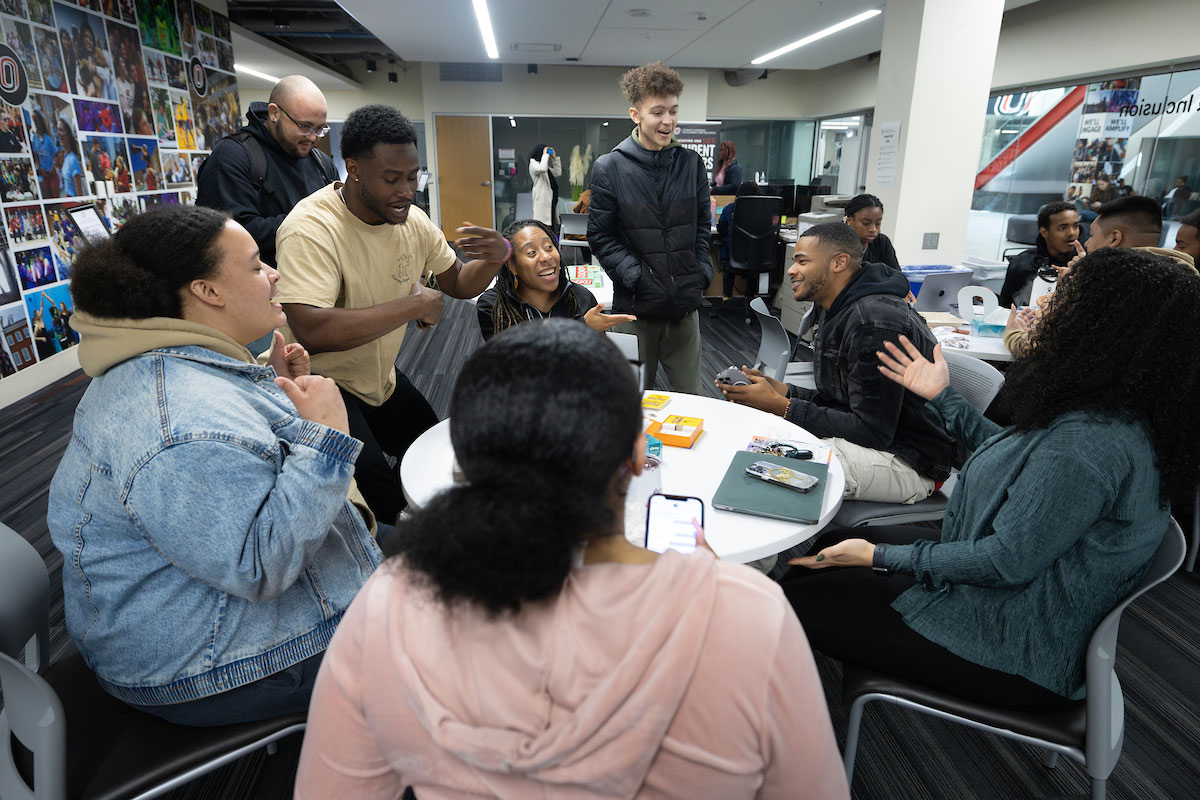 Students playing games in SLII