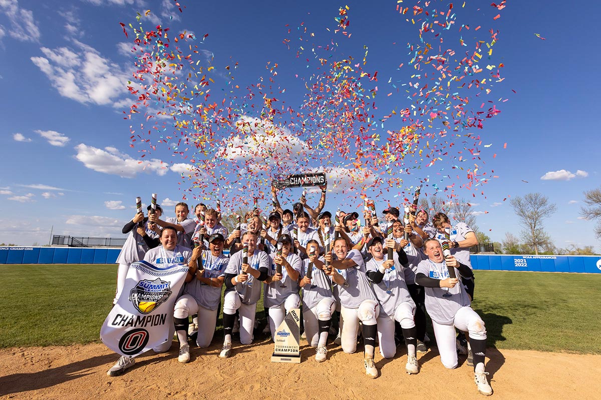 Omaha Softball wins the Summit League Championship