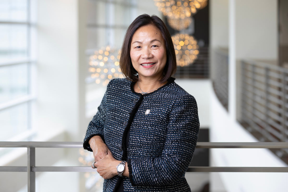 UNO Chancellor Joanne Li, Ph.D., CFA., 2024 Inspire Awards Woman of the Year winner. 