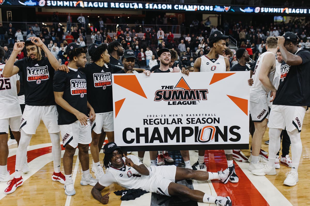 Omaha celebrates clinching its Summit League regular season championship